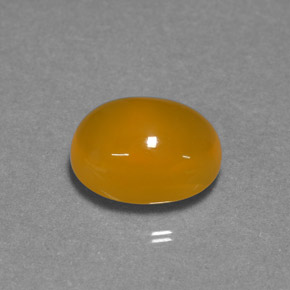 4.76カラットの天然イエローオレンジファイアーオパール（12.6×10.1 mm・オーバルカット）