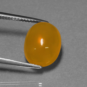 4.76カラットの天然イエローオレンジファイアーオパール（12.6×10.1 mm・オーバルカット）