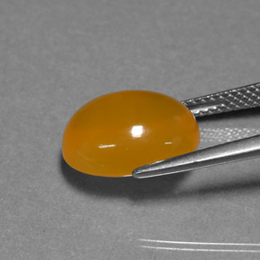 4.76カラットの天然イエローオレンジファイアーオパール（12.6×10.1 mm・オーバルカット）