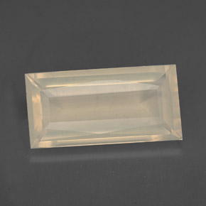 3.68カラットの天然ホワイトオレンジファイアーオパール（15.6×7.8 mm・透明）