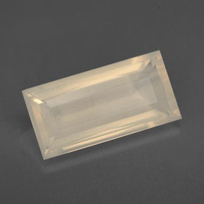 3.68カラットの天然ホワイトオレンジファイアーオパール（15.6×7.8 mm・透明）