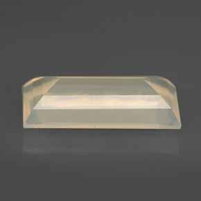 3.68カラットの天然ホワイトオレンジファイアーオパール（15.6×7.8 mm・透明）
