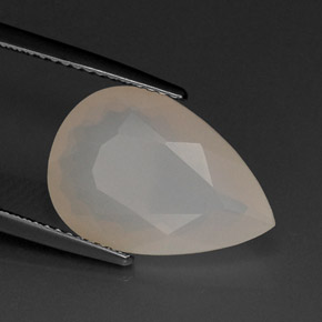 5.85カラットの天然オレンジホワイトファイアーオパール（17.3×12 mm・洋梨の形）