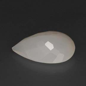 5.85カラットの天然オレンジホワイトファイアーオパール（17.3×12 mm・洋梨の形）