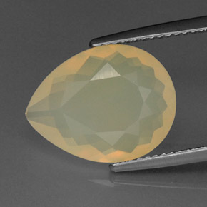 4.68カラットの天然ホワイトオレンジファイアーオパール（15.6×12.2 mm・透明）