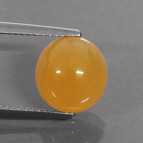 3.25カラットの天然イエローオレンジファイアーオパール（10.1×9.5 mm・オーバルカット）