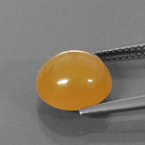 3.25カラットの天然イエローオレンジファイアーオパール（10.1×9.5 mm・オーバルカット）