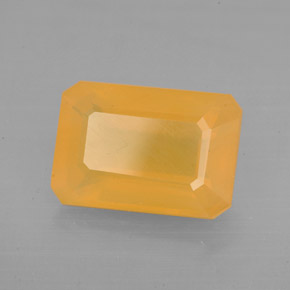 3.35カラットの天然イエローオレンジファイアーオパール（11.6×8 mm・エメラルドカット）