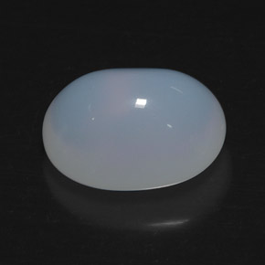 14.49カラットの天然青みがかった白ファイアーオパール（18.8×15.3 mm・透明）
