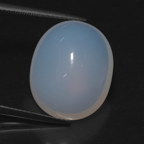 14.49カラットの天然青みがかった白ファイアーオパール（18.8×15.3 mm・透明）