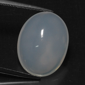 8.77カラットの天然青みがかった白ファイアーオパール（16.9×13 mm・透明）