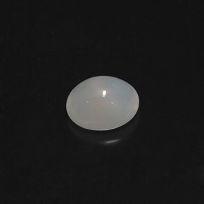 2.24カラットの天然青みがかった白ファイアーオパール（9.6×8.2 mm・透明）