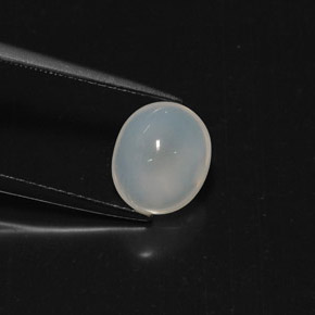 2.24カラットの天然青みがかった白ファイアーオパール（9.6×8.2 mm・透明）
