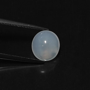 2.09カラットの天然青みがかった白ファイアーオパール（9.1×8.3 mm・オーバルカット）