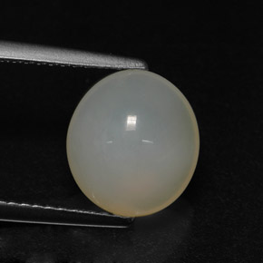 2.93カラットの天然ライトイエローファイアーオパール（10.3×9.3 mm・透明）
