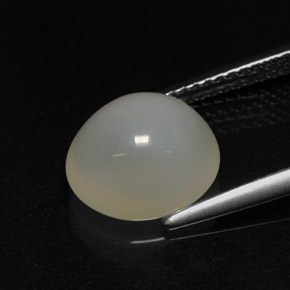 2.93カラットの天然ライトイエローファイアーオパール（10.3×9.3 mm・透明）