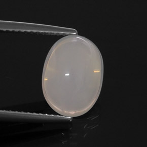 3.13カラットの天然ホワイトイエローファイアーオパール（11.6×8.6 mm・透明）
