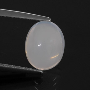3.44カラットの天然イエロー＆ホワイトファイアーオパール（11.5×9.1 mm・透明）