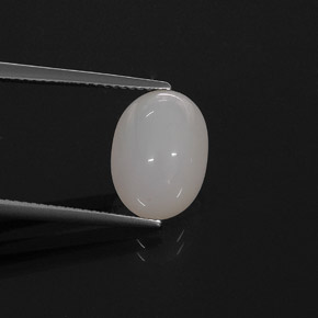 4.31カラットの天然ホワイトファイアーオパール（12.7×9.3 mm・オーバルカット）