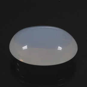 12.70カラットの天然ホワイトファイアーオパール（18.6×14.7 mm・透明）