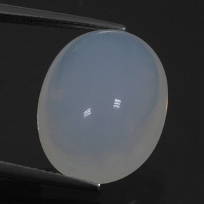 12.70カラットの天然ホワイトファイアーオパール（18.6×14.7 mm・透明）