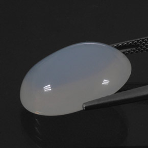 12.70カラットの天然ホワイトファイアーオパール（18.6×14.7 mm・透明）
