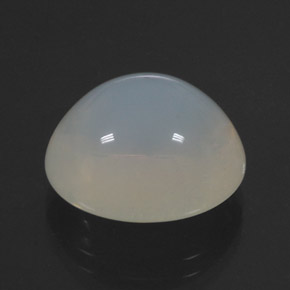 12.53カラットの天然ホワイトファイアーオパール（16.4×14.7 mm・透明）