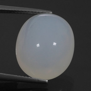 13.85カラットの天然ホワイトファイアーオパール（18.4×15.3 mm・透明）