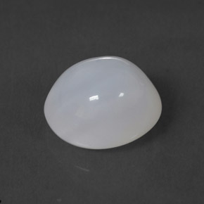 2.79カラットの天然ホワイトファイアーオパール（9.7×9.1 mm・透明）