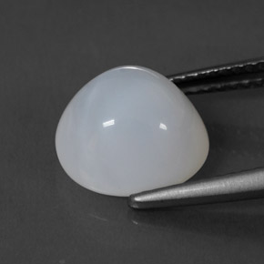 2.79カラットの天然ホワイトファイアーオパール（9.7×9.1 mm・透明）