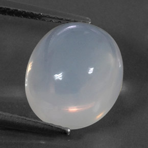 4.96カラットの天然ホワイトファイアーオパール（11.9×10.3 mm・透明）