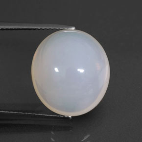 12.28カラットの天然ホワイトファイアーオパール（16.4×14.7 mm・透明）