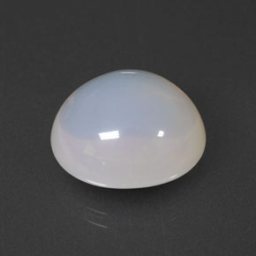 12.28カラットの天然ホワイトファイアーオパール（16.4×14.7 mm・透明）