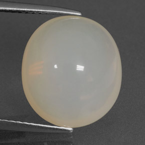 8.68カラットの天然イエロー＆ホワイトファイアーオパール（14.3×12.7 mm・透明）