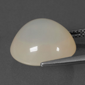 8.68カラットの天然イエロー＆ホワイトファイアーオパール（14.3×12.7 mm・透明）