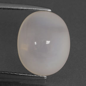 4.74カラットの天然イエロー＆ホワイトファイアーオパール（12.5×10.2 mm・透明）