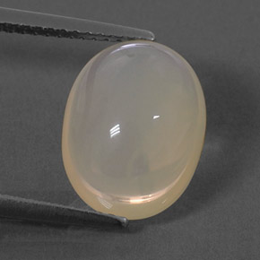 4.40カラットの天然イエロー＆ホワイトファイアーオパール（12.8×9.8 mm・オーバルカット）