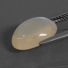 4.40カラットの天然イエロー＆ホワイトファイアーオパール（12.8×9.8 mm・オーバルカット）