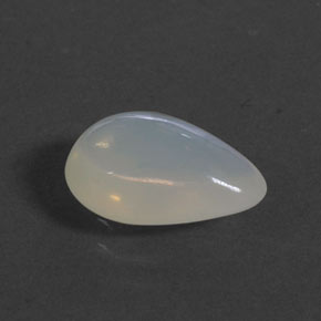 2.33カラットの天然ホワイトファイアーオパール（11.7×8.1 mm・洋梨の形）