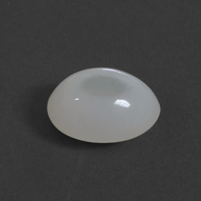 2.28カラットの天然ホワイトファイアーオパール（10.4×8.4 mm・透明）