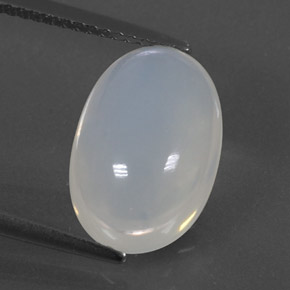 4.70カラットの天然イエロー＆ホワイトファイアーオパール（13.9×9.4 mm・オーバルカット）