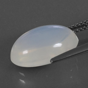 4.70カラットの天然イエロー＆ホワイトファイアーオパール（13.9×9.4 mm・オーバルカット）
