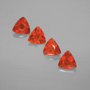カラットの天然赤みがかったオレンジファイアーオパール（5.1×5 mm・トリリアント）