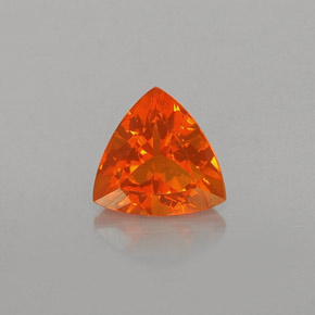 0.57カラットの天然オレンジファイアーオパール（6.2×6.1 mm・トリリアント）