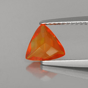 0.55カラットの天然赤みがかったオレンジファイアーオパール（6.9×6.8 mm・トリリアント）