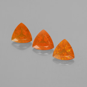 カラットの天然オレンジファイアーオパール（6.2×6.1 mm・トリリアント）