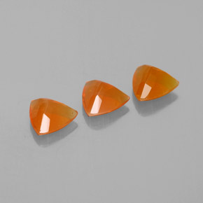 カラットの天然オレンジファイアーオパール（6.2×6.1 mm・トリリアント）
