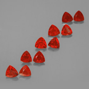 カラットの天然赤みがかったオレンジファイアーオパール（3.9×3.8 mm・トリリアント）