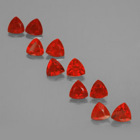 カラットの天然赤みがかったオレンジファイアーオパール（3.9×3.8 mm・トリリアント）