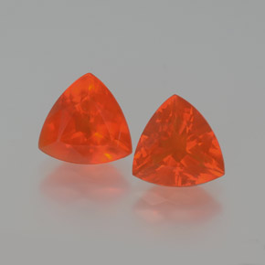 カラットの天然オレンジファイアーオパール（7.2×7.1 mm・トリリアント）